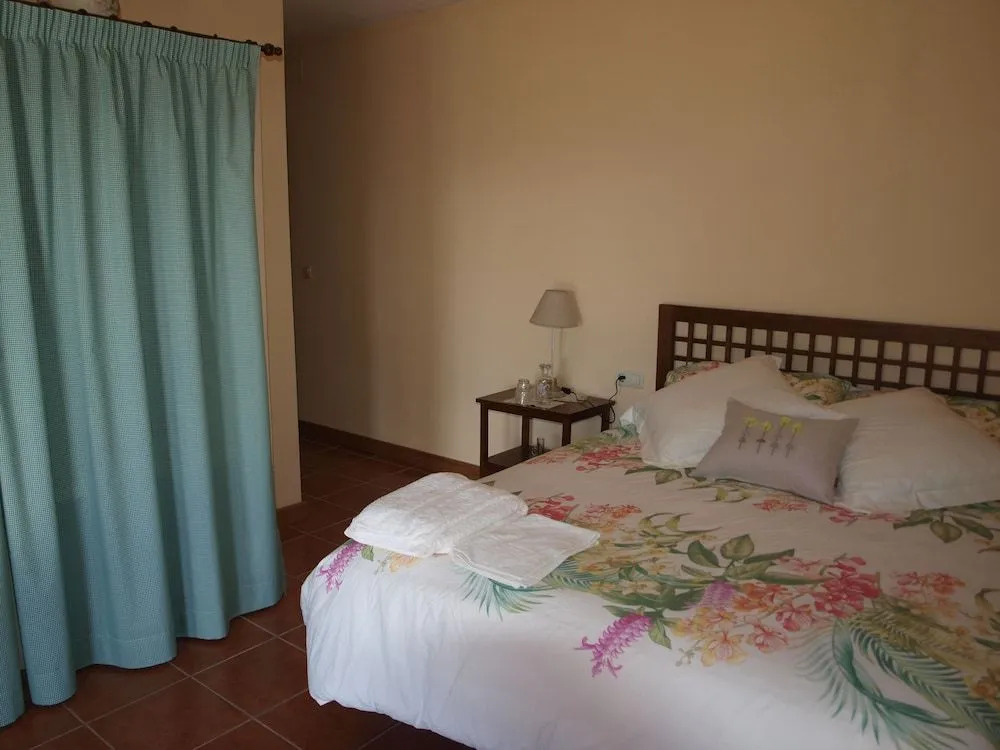 Eco-Lodge en la Reserva Privada Campanarios de Azaba - Proyecto de Conservación