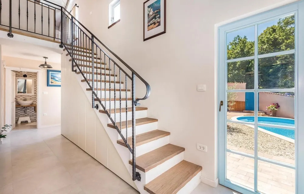 Stunning Home in Jurdani With Wifi and 2 Bedrooms