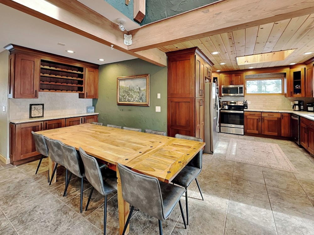 Shoreline Chateau