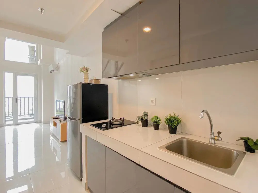 Simple And Modern Studio At Apartment Kingland Avenue