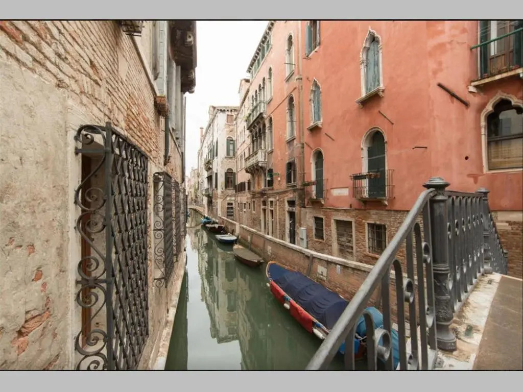 Balcone sul canale