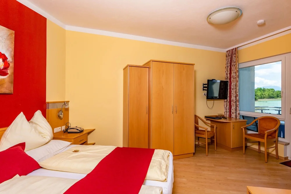 Strandhotel Schabus