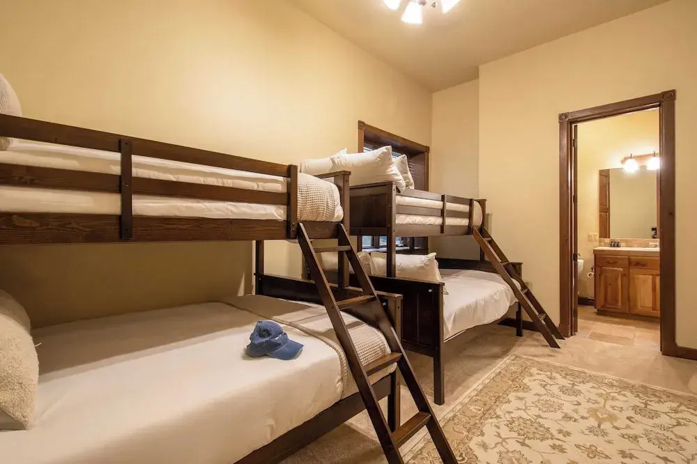 High Meadow by Avantstay Alpine Views w/ Indoor Pool, Hot Tub & Open Floor Plan