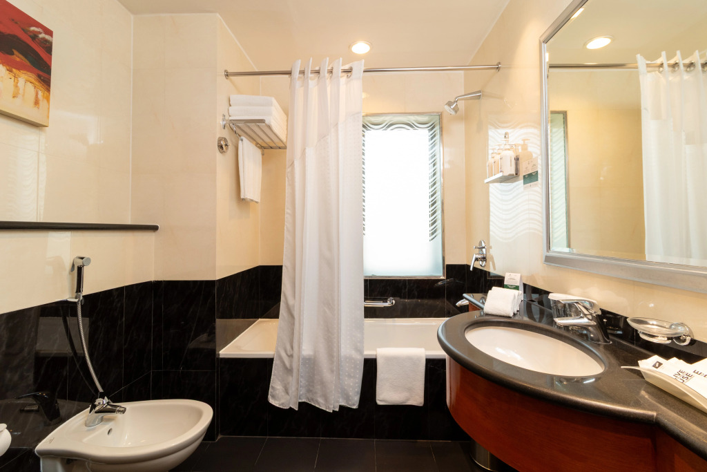 Holiday Inn - Suites Kuwait Salmiya by IHG