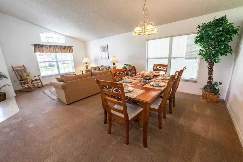 Gated Country Club Private Pool ! 4 Bedroom Home by RedAwning