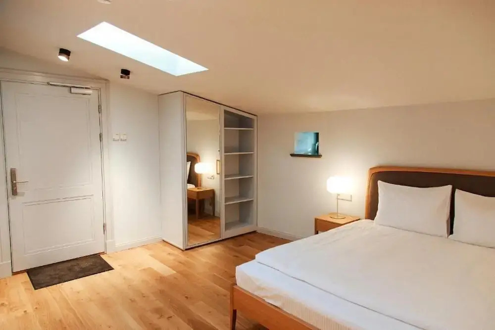Roze Center Apartments