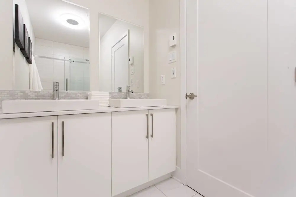 Perfect 2 Bdr, 2 Bath Landing for the Family