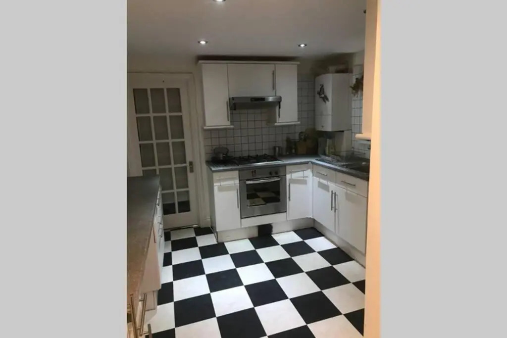 2 Bed Lovely Garden Flat nr Wandsworth Common