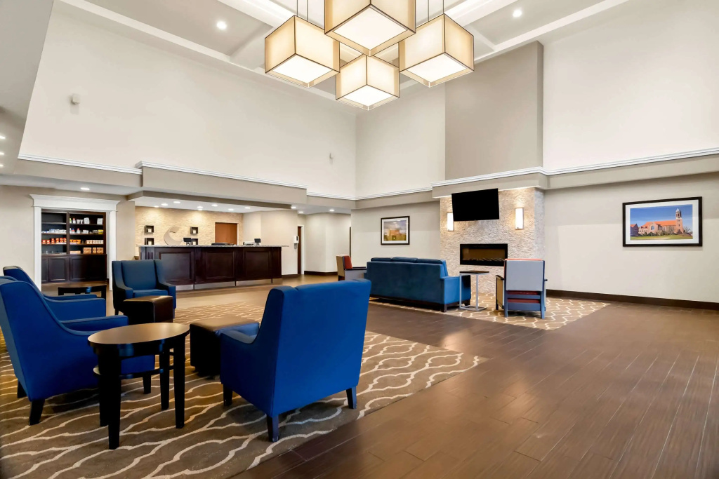 Comfort Suites Rensselaer near Fair Oaks