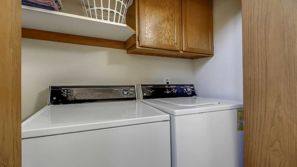Skyline Condo 02