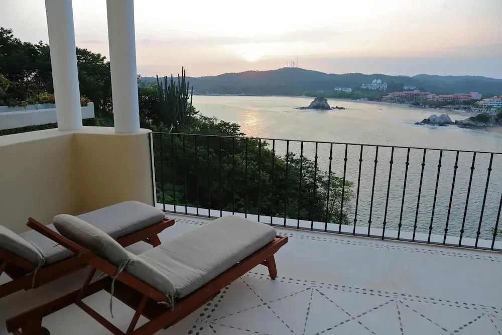 Villas Carey Condo