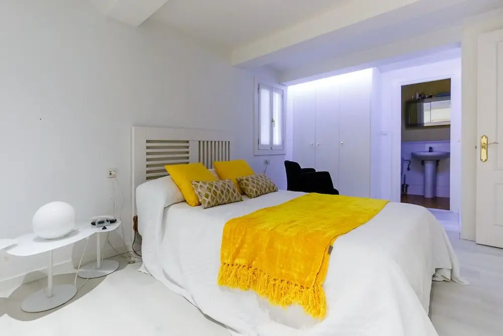 OLD TOWN VIII apartment by Aston Rentals