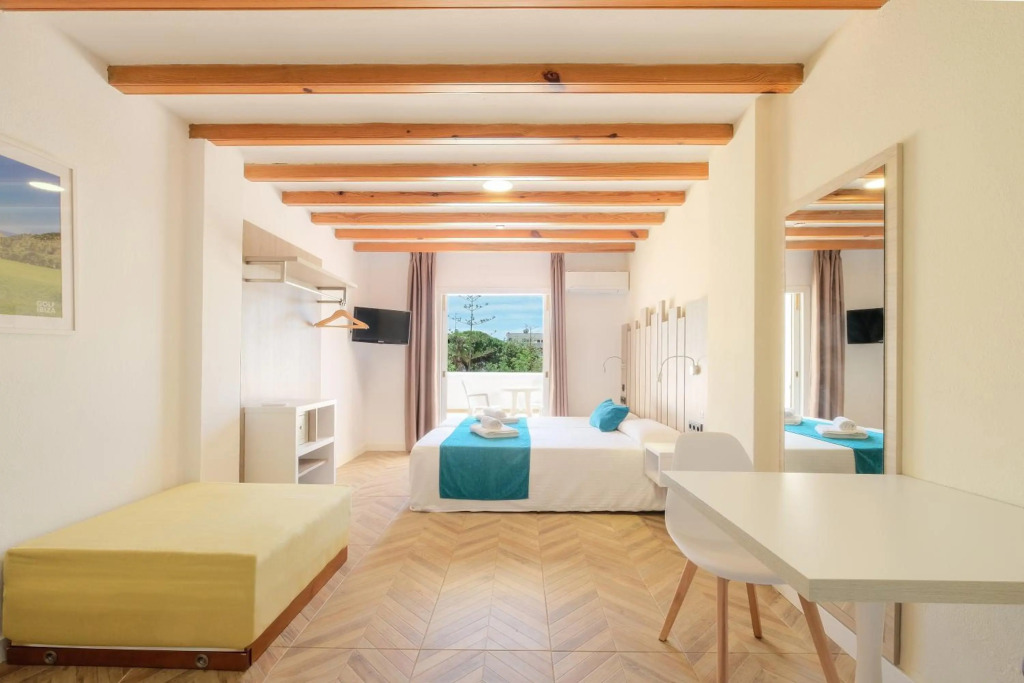 azuLine Apartamentos Can Sanso