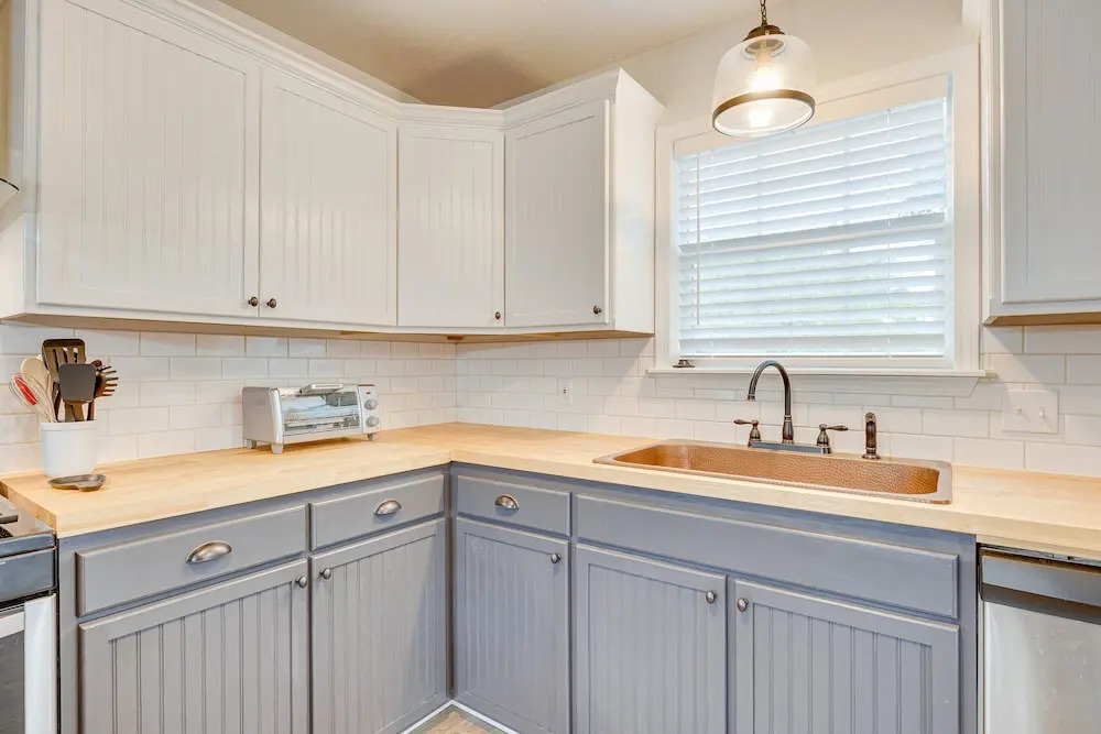 Updated Home w/ Yard ~ 14 Mi to Quartz Mountain!