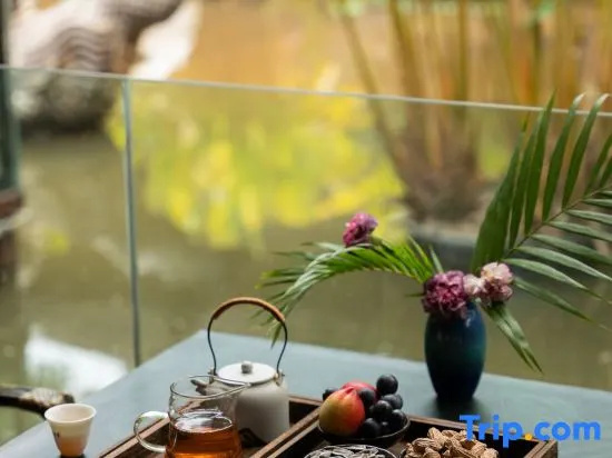 YunGuan Shunde House Resort Hotel  （Jinghong, West Shuangjing Starlight Night Market Shop)