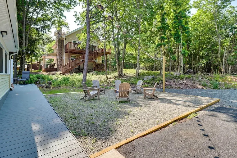 Blakeslee Home w/ Private Hot Tub, 5 Mi to Skiing