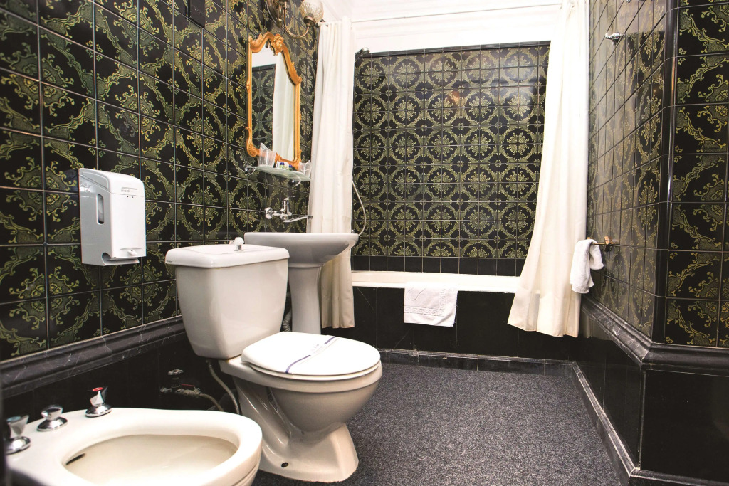 Готель Дніпро Dnipro Hotel