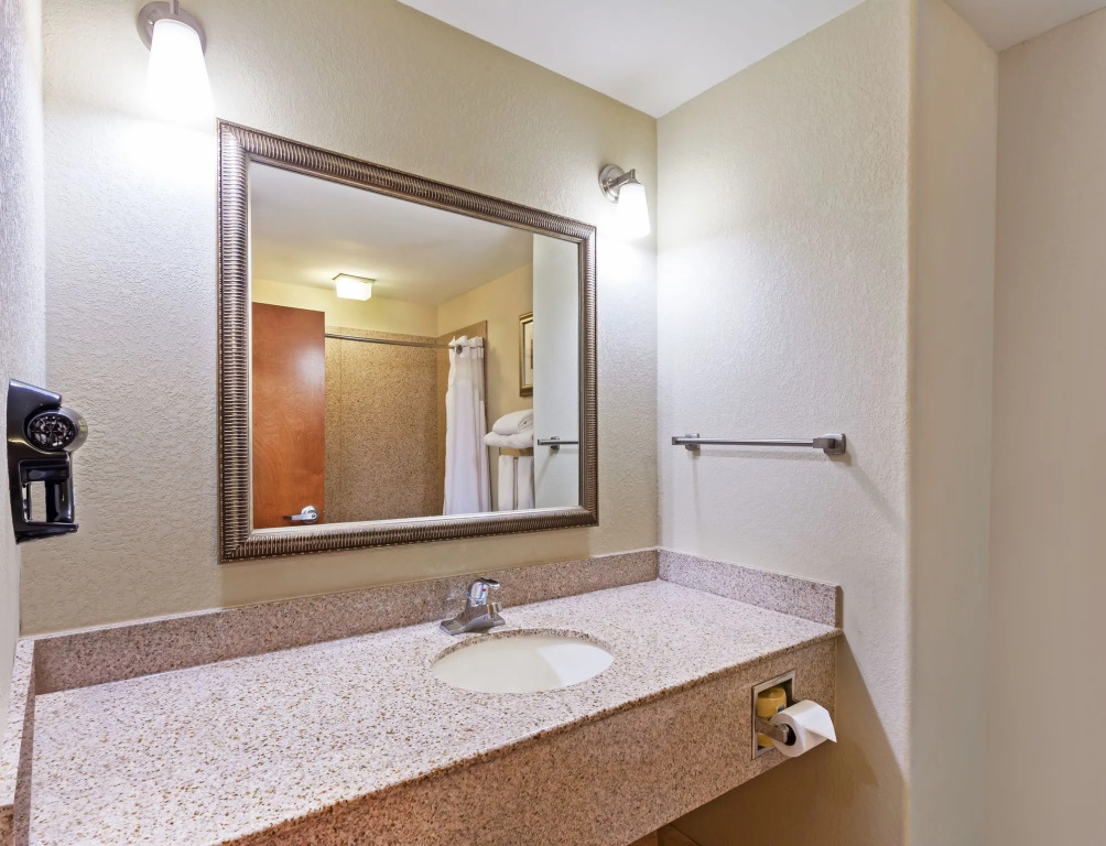 Holiday Inn Express & Suites Lafayette South by IHG