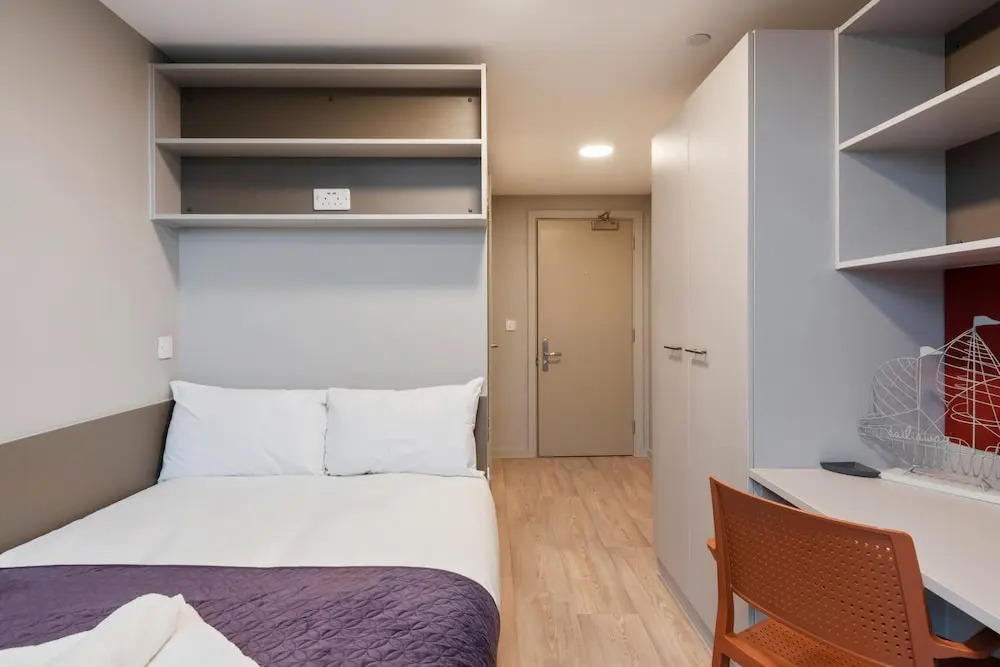 Amazing Location! 6BR Liverpool Apt - Sleeps 6