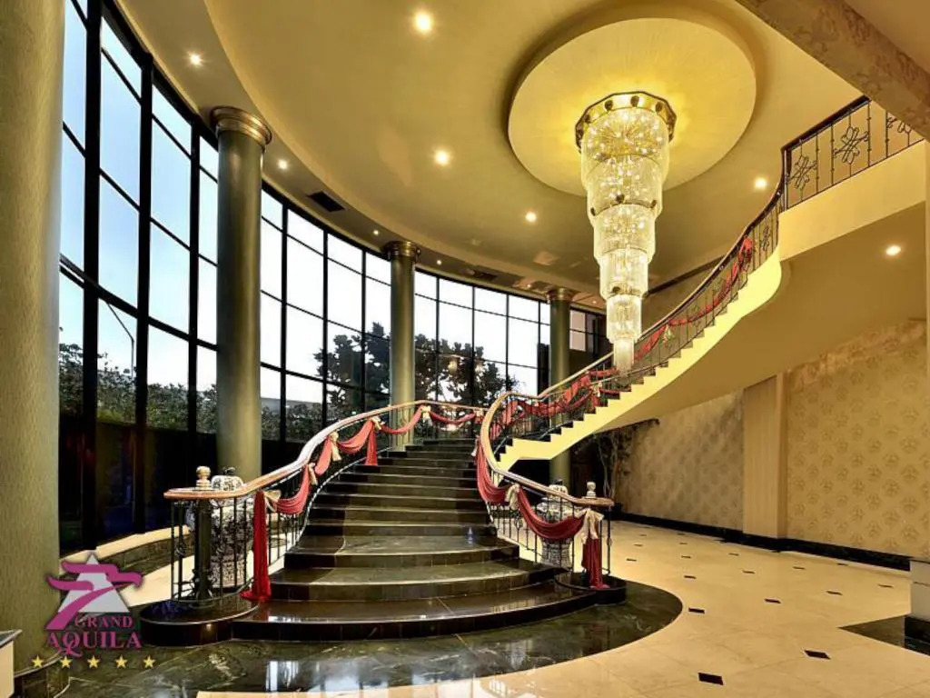 Grand Aquila Hotel