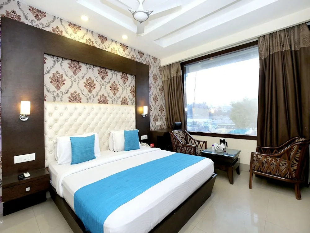 OYO 2107 Hotel Akash Continental