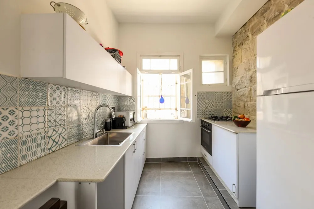 Vintage Charm 1BR Apt w Balcony & View