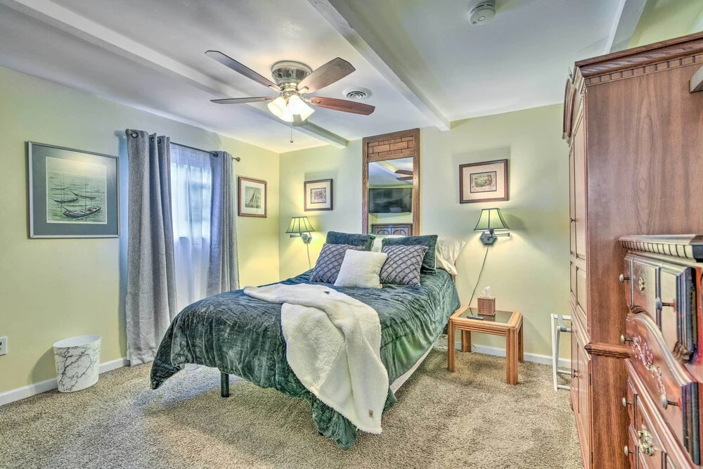 Pet-friendly Taylor Home w/ Backyard Oasis!