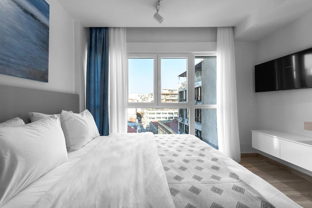 Avenue, Nilie Hospitality MGMT