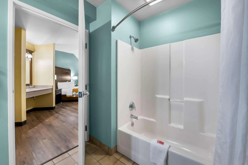 Econo Lodge Inn & Suites Eau Claire South