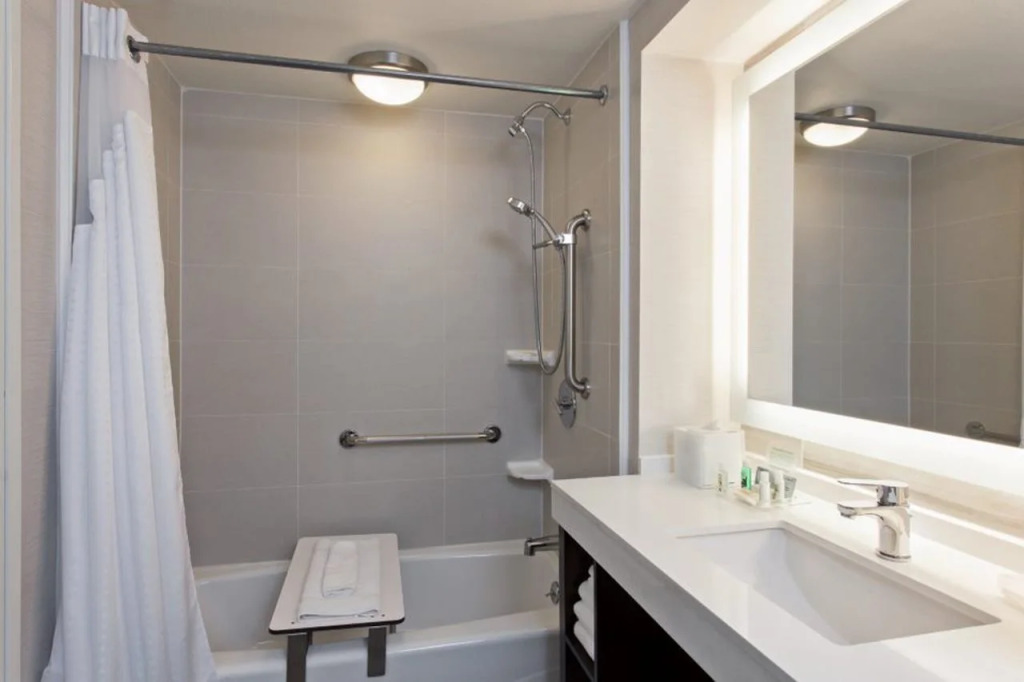 Holiday Inn Long Beach - Airport by IHG