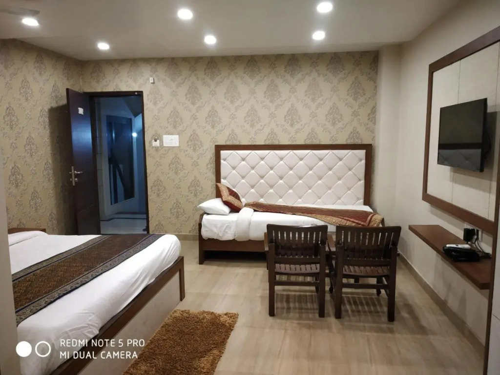 Hotel Aadesh Palace