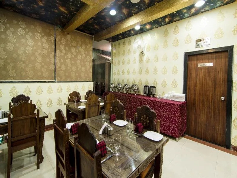 OYO 10453 Hotel Paradise