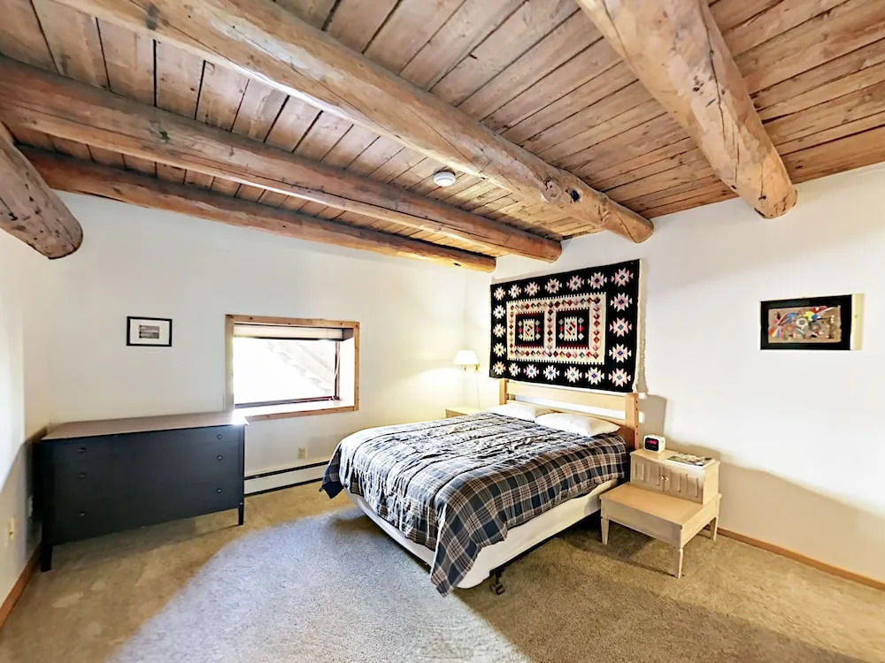 Wildernest Home 6 Bedrooms 3.5 Bathrooms Home