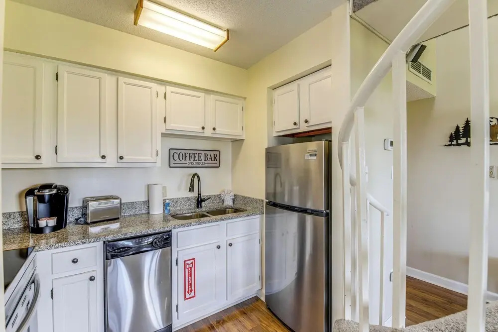 Gatlinburg Condo w/ Balcony: 4 Mi to Downtown!, Gatlinburg