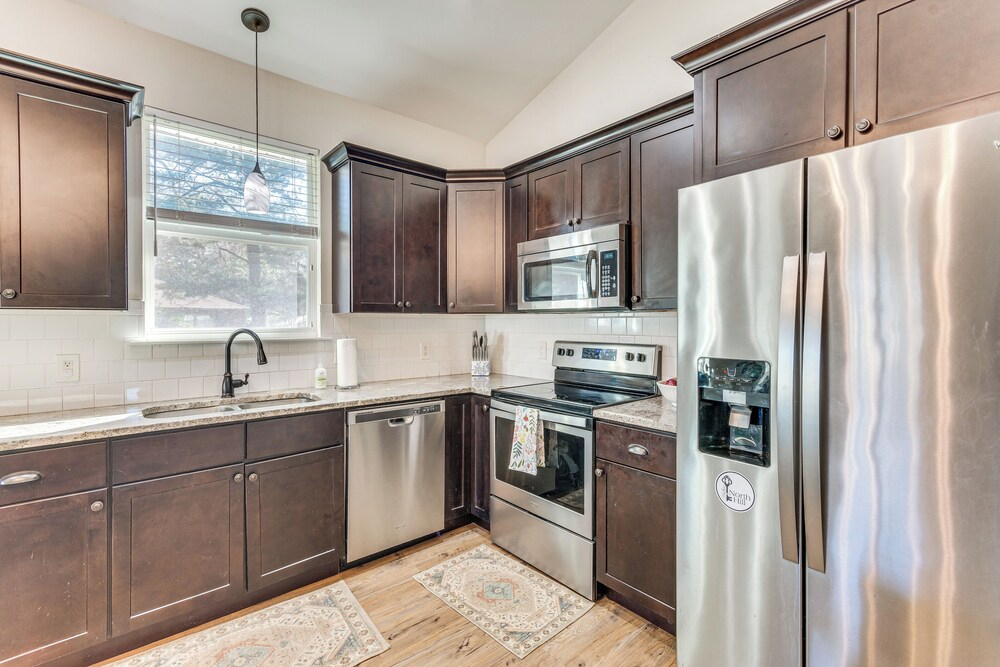 < 2 Mi to Dtwn! Quiet Family Home in Pensacola