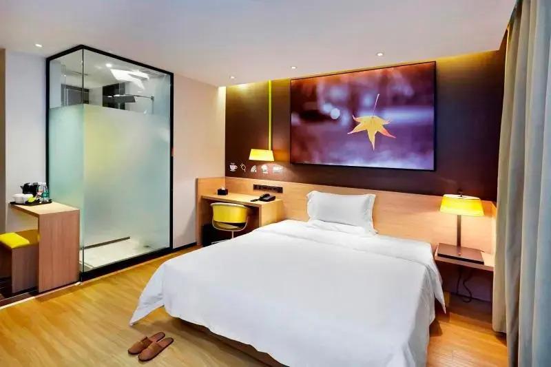 IU Hotel Meishan Sansuci Statue Square Zhuimeng City