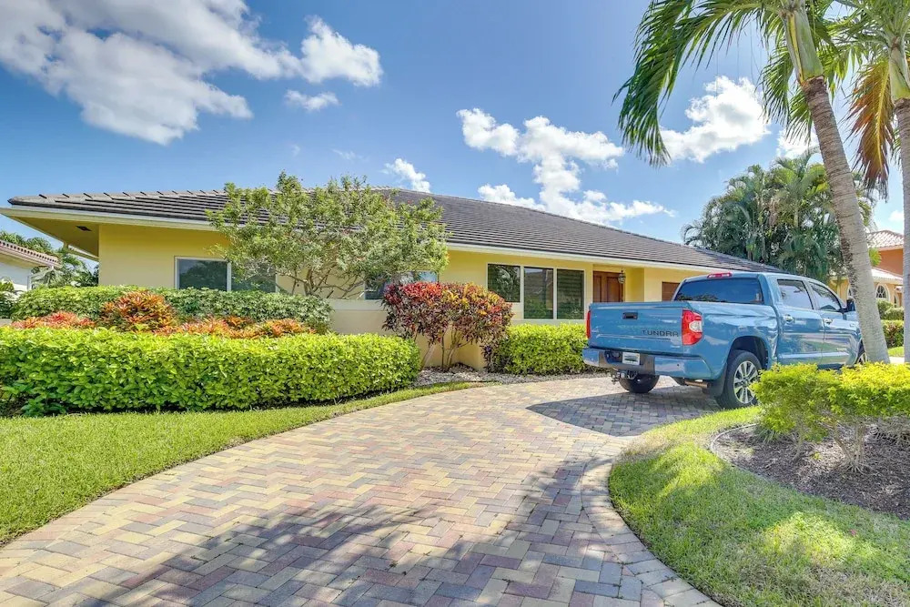 Canal Access & Pool: Lighthouse Point Getaway!