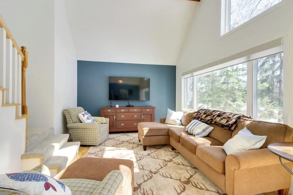 Breezy Point Cabin: Deck w/ Golf Course Views