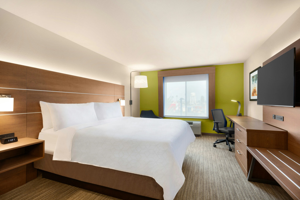 Holiday Inn Express & Suites Merced - Yosemite Natl Pk Area by IHG