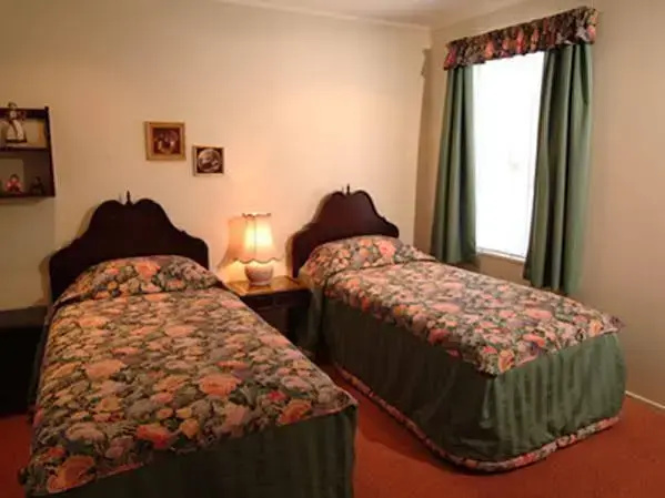 Te Kopua - Acacia Bay Holiday Home