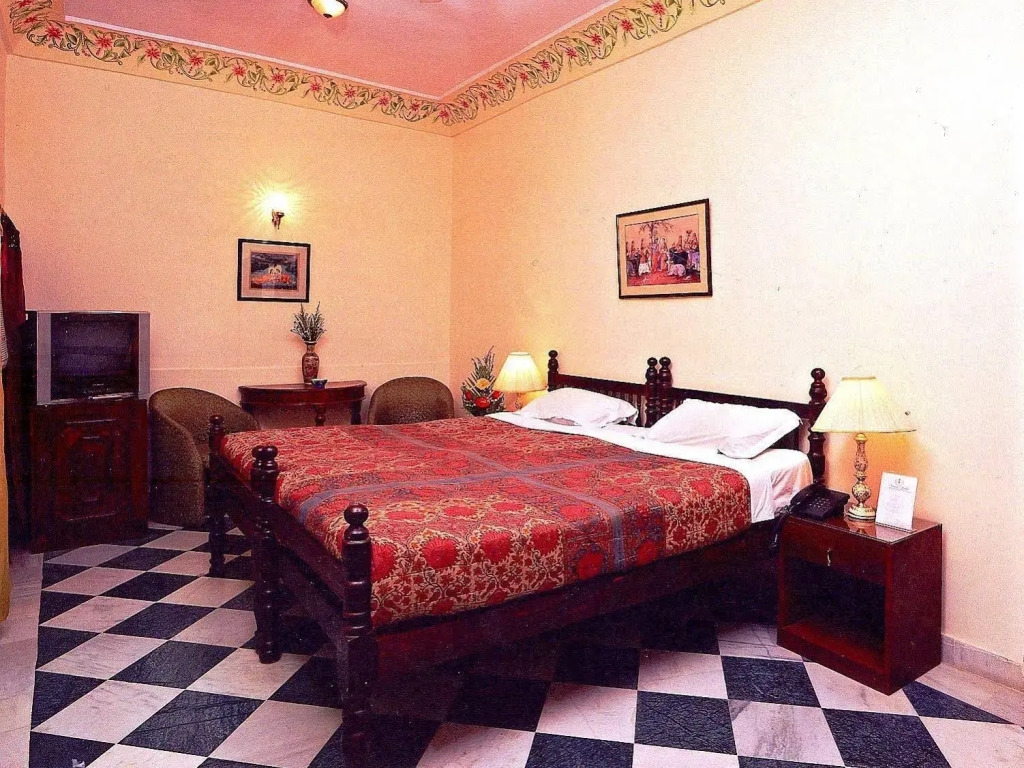 Karnot Mahal