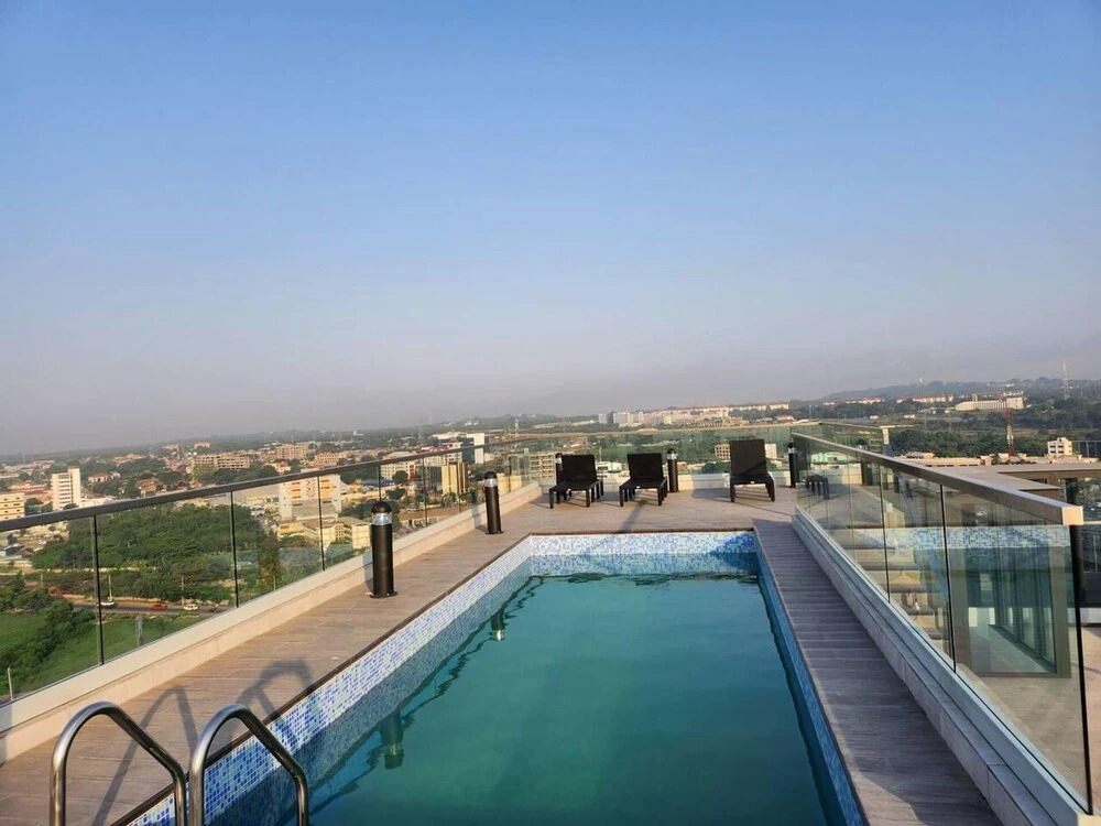 Luxurious & Comfy Gem-5 Star Location-pools, Gym!