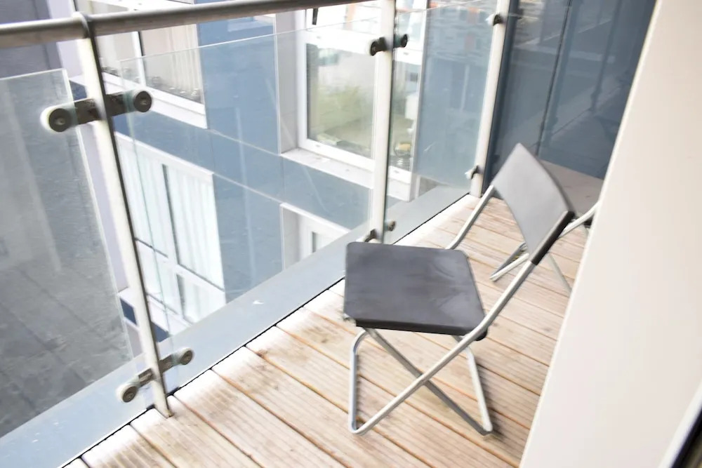 1 Bedroom Apartment in Canary Wharf With Balcony