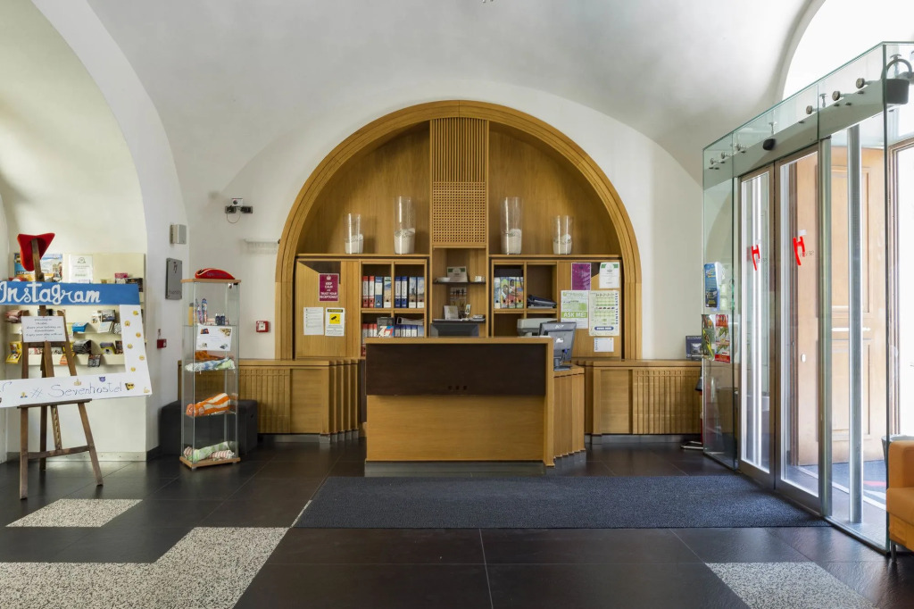 Seven Hostel & Rooms