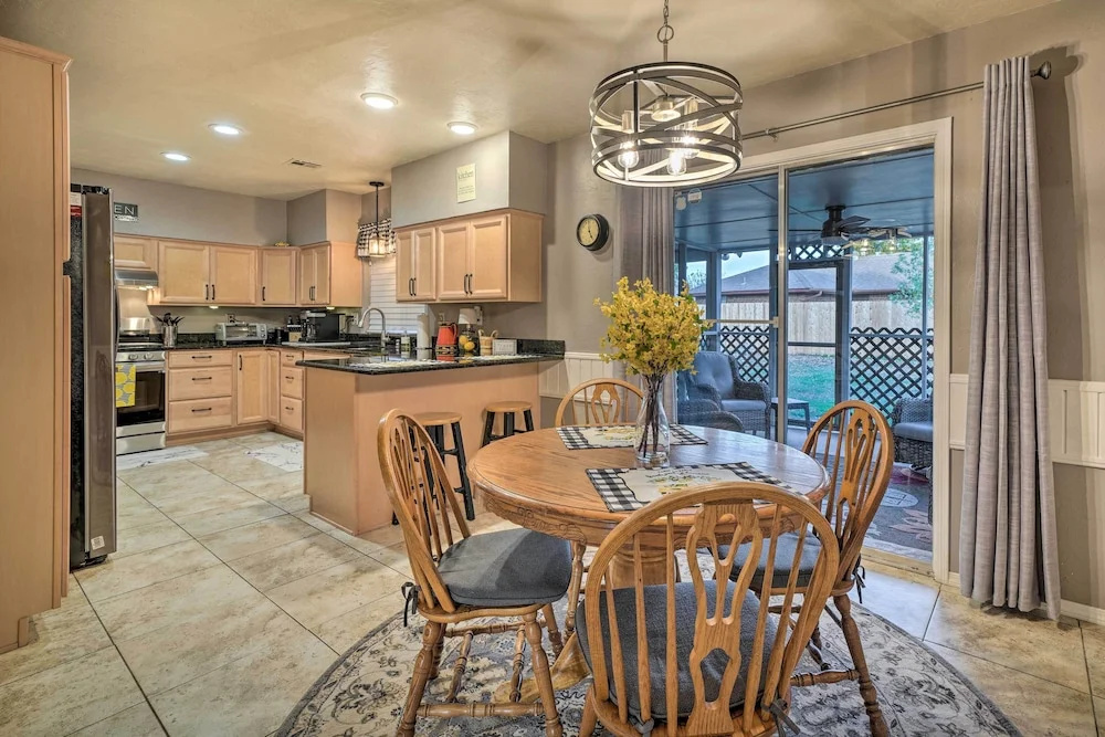 Home w/ Screened Porch ~ 10 Miles to Dtwn Okc!