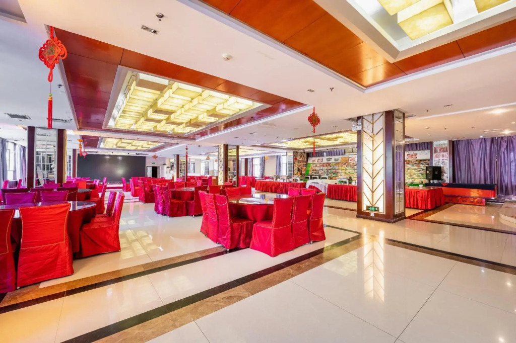 Yilong Hotel