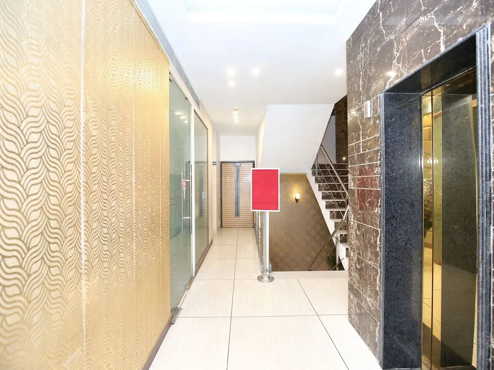 Capital O 5440 Hotel Le Monarque