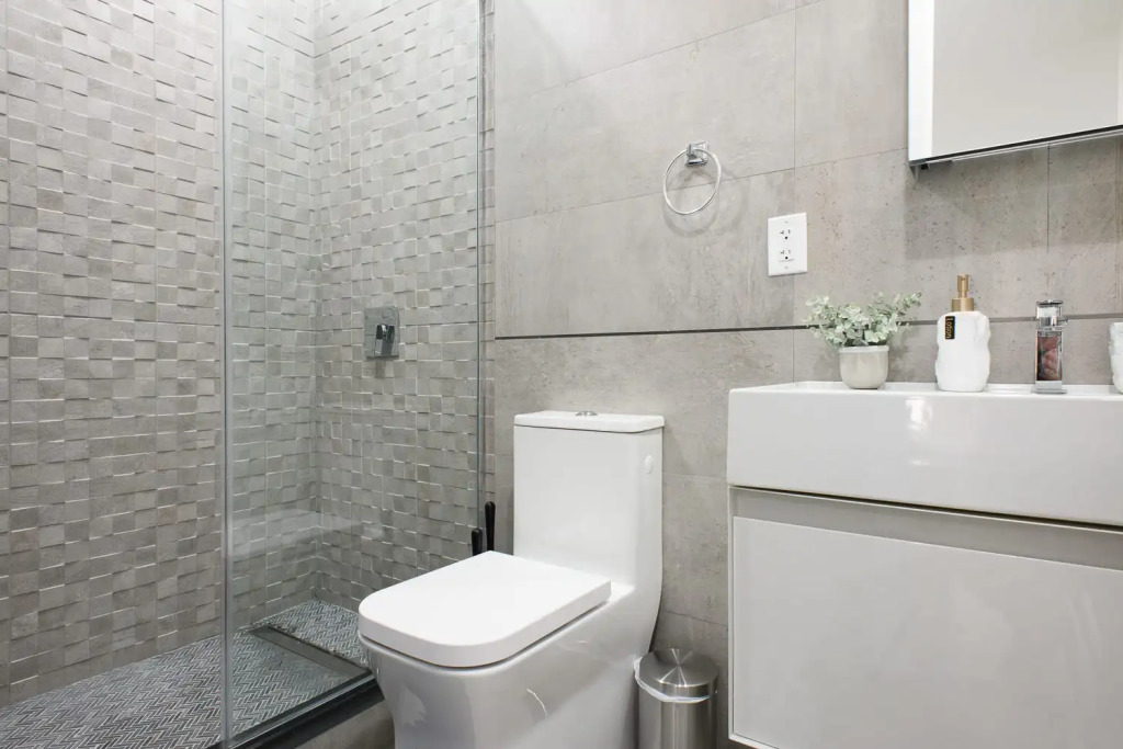 78-3b New Junior 1 BR Prime UES WD in Unit