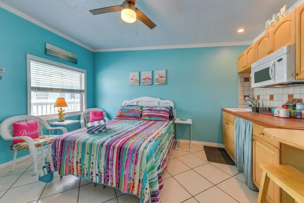 Madeira Beach Studio: Walk to John's Pass!