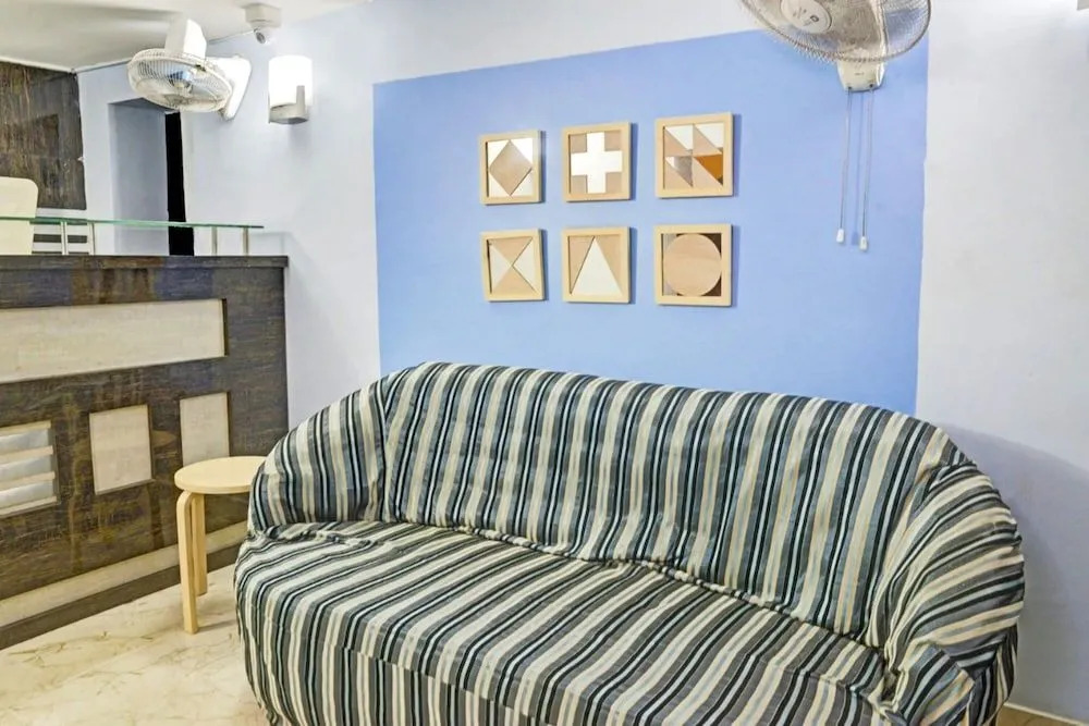 Goroomgo Amit Guest House Tagore Park Kolkata
